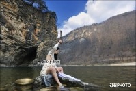 정선 동강에서 빨래하는 처녀