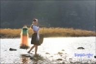 동강에서 고기잡는 동강아낙네